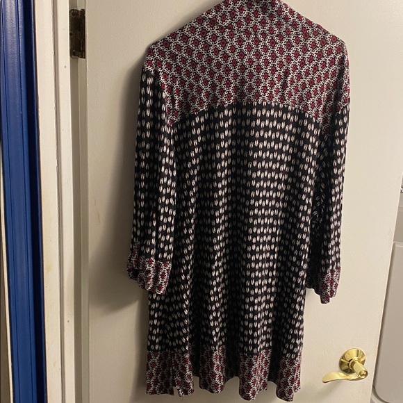 Patterned Button-Up Shirt - Picture 4 of 12